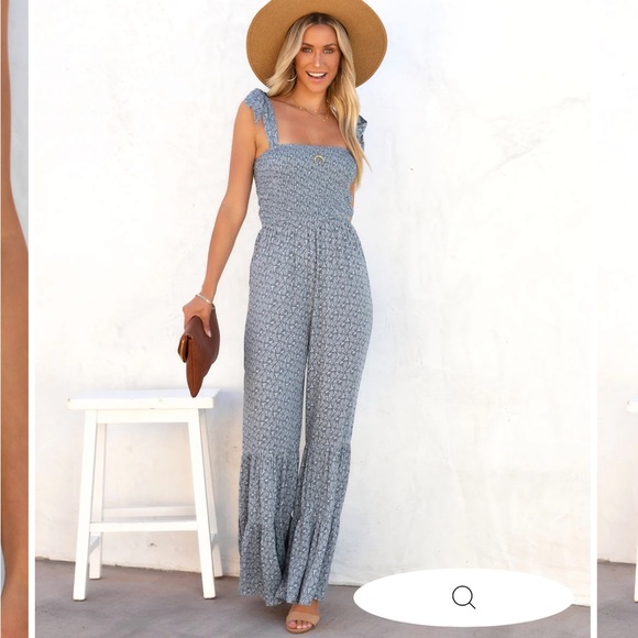 NWT VICI COLEPORT SMOCKED FLARE JUMPSUIT - Picture 5 of 7